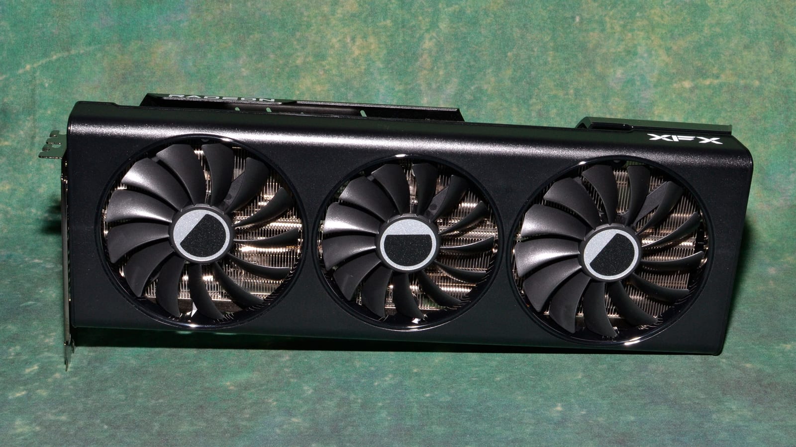 AMD Radeon RX 7700 XT